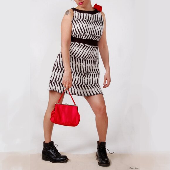 Stretchy top or mini dress, black & white pattern - Picture 2 of 2